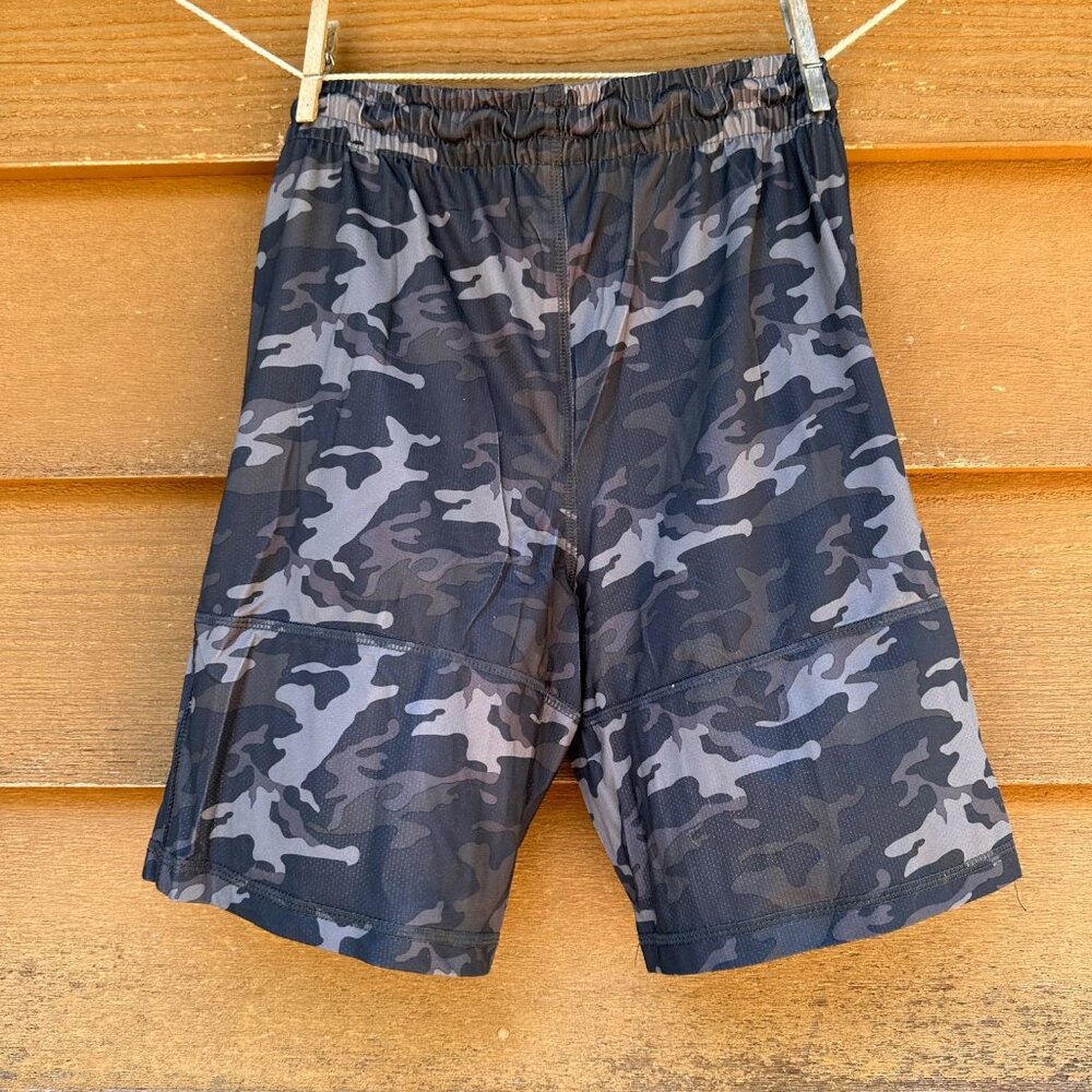 Mitre Boys Black Camo Basketball Shorts M 10/12 With USA Flag Graphic & Elastic - Picture 3 of 9